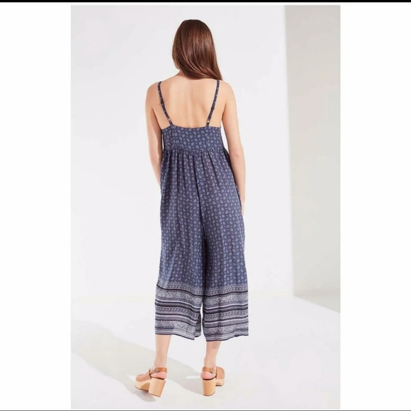 UO Tootsie Button-Down Crop Jumpsuit - Picture 5 of 9